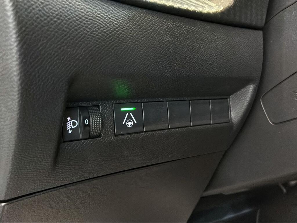 Peugeot 208 Allure HYBRID 110 eDCS6 - Foto 1607