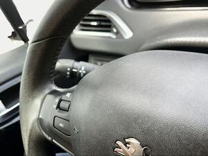 Peugeot 2008 Signature PureTech 110 S&S 6 Vel. MAN