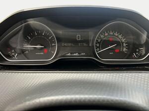 Peugeot 2008 Signature PureTech 110 S&S 6 Vel. MAN